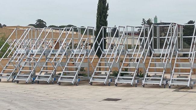 Mazara, nove nuove scale movibili consegnate al cimitero comunale