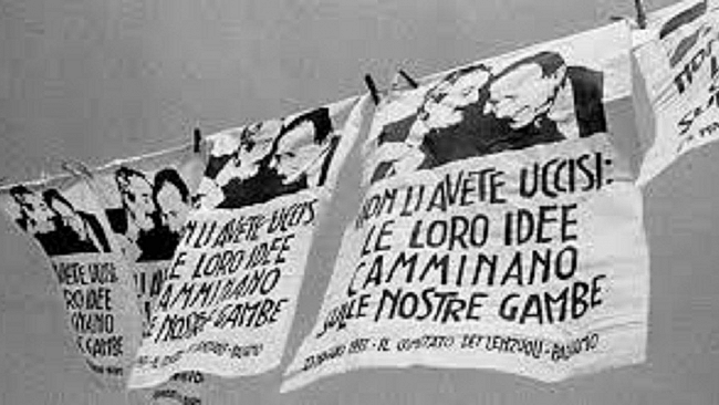 Un sit-in per ribadire lo sdegno per le condoglianze social alla famiglia Messina Denaro