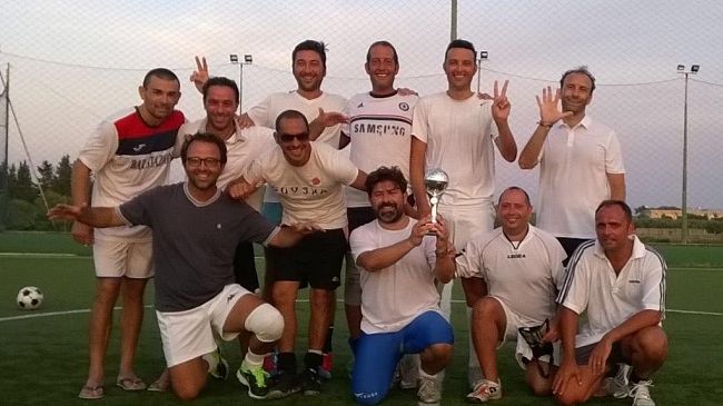 Partita di calcio fra glorie Liceo Classico e Scientifico. Vincono gli “scientifici” per 5-2