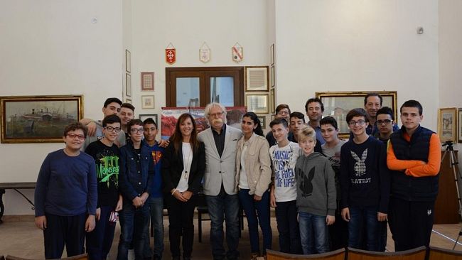 “I media a scuola per la promozione di una cittadinanza attiva” Il sindaco incontra gli alunni della III D della scuola ‘Giuseppe Grassa’