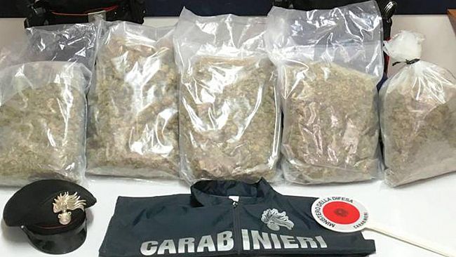 Marsala: trasportava 5 kg di marijuana. Arrestato dai Carabinieri dopo un lungo inseguimento