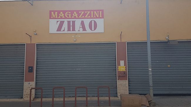 I negozi cinesi non chiudono per ferie ma per eccesso di fake news. Il virus dell’egoismo e dell’ignoranza