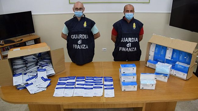 Sequestrate ad Alcamo oltre 10.000 mascherine con falsa marcatura “ce”