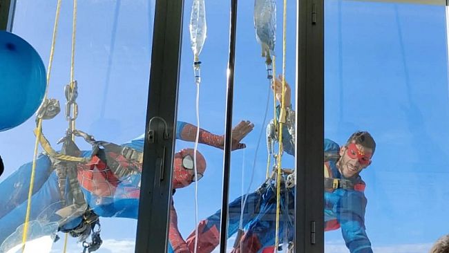 Trapani. “Supereroi” in azione all'ospedale Sant'Antonio Abate per portare doni ai piccoli pazienti 