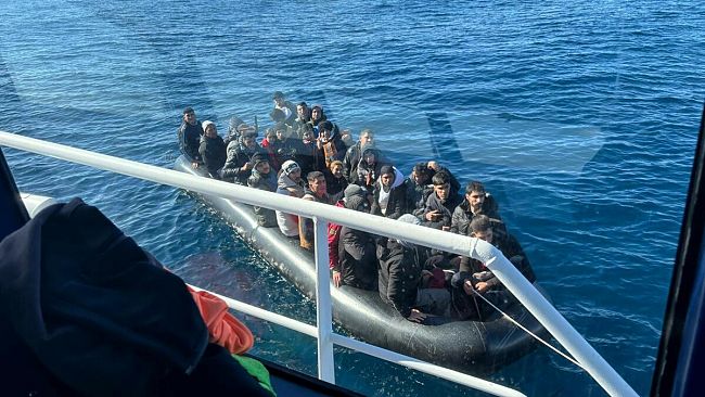 Ancora sbarchi nella notte a Lampedusa. Nell'hotspot presenti oltre 700 migranti