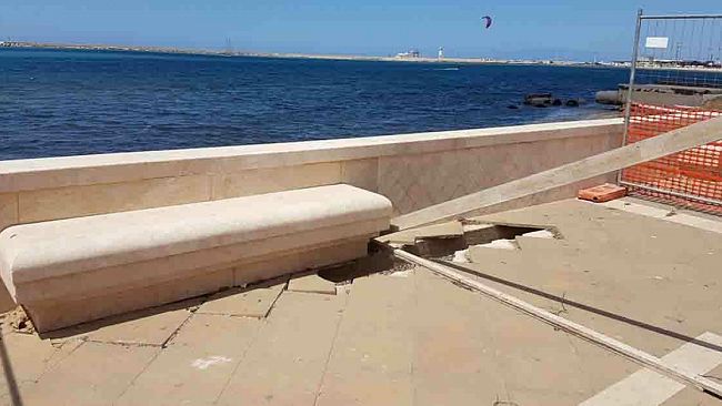 Mazara, lavori per il ripristino del tratto di marciapiede crollato nel Lungomare Hopps