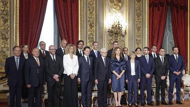 Cerimonia di giuramento per i neo ministri. Mattarella: “Buon lavoro a tutti”