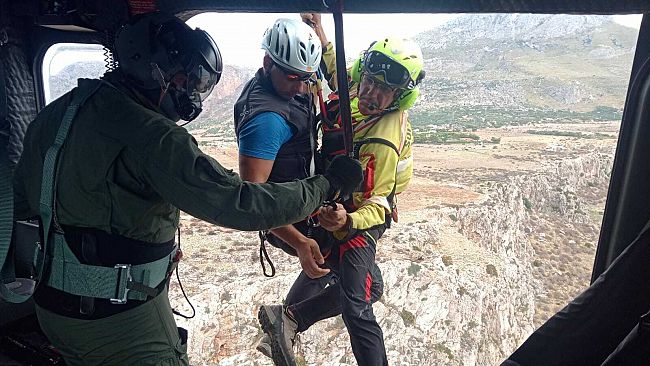 Esercitazione in zona impervia per i Soccorritori e gli equipaggi dell’82° Centro Combat Search And Rescue di Trapani