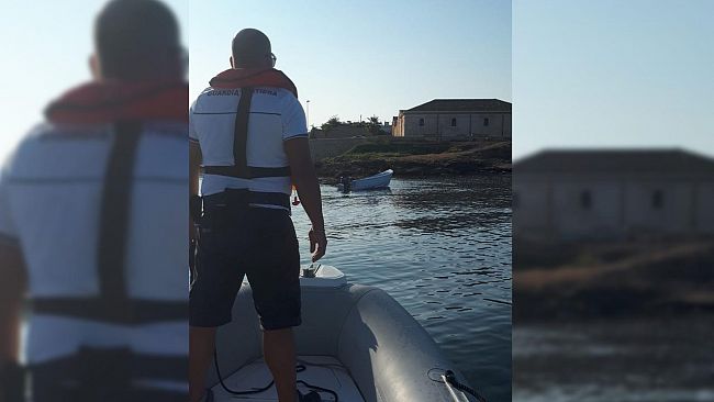 Migranti irregolari lungo le coste marsalesi: interviene la Guardia Costiera