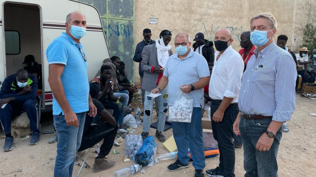 Donazioni da Ebat Trapani e sindacati ai braccianti di Campobello