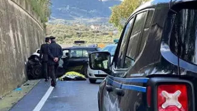 ​Scontro frontale tra due auto: muoiono madre e figlia, altri 2 feriti gravemente