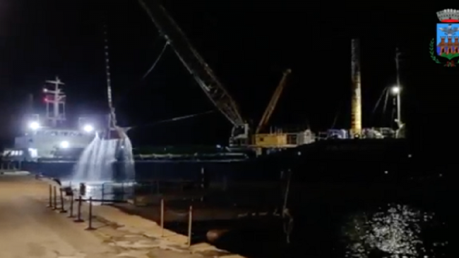 Marettimo, iniziati ieri i lavori di dragaggio e pulizia della zona portuale