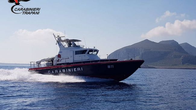 Trapani, rilevate irregolarità a bordo di un motopesca: sanzioni dei Carabinieri