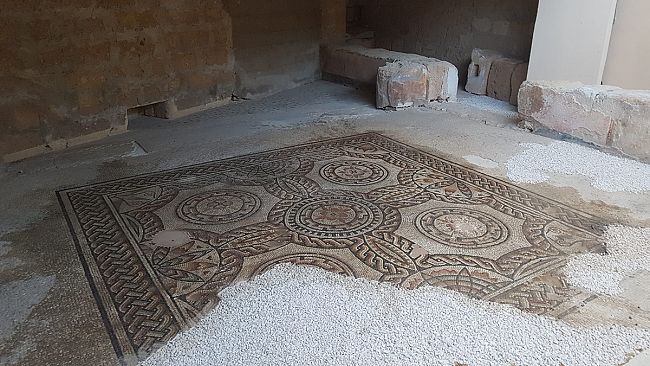 Mosaici nei sotterranei del Teatro Impero di Marsala 