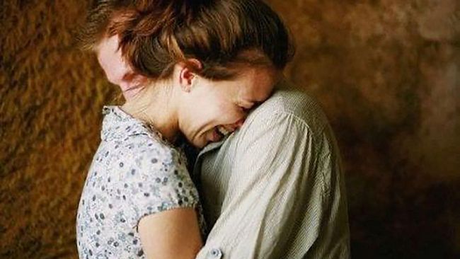 Ultime della sera. Niente strette di mano