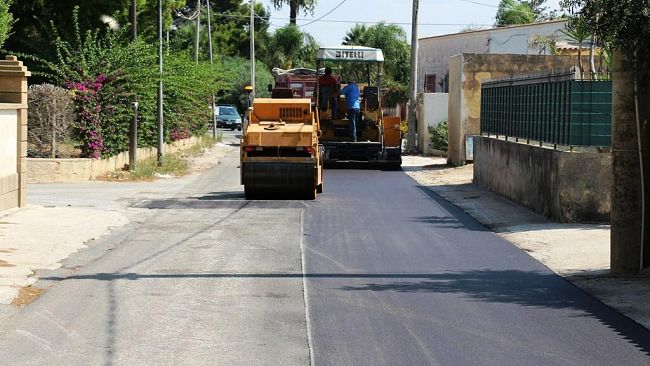 Dopo la posa della rete idrica si asfalta la via Pupo