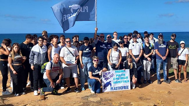 Mazara, grande partecipazione all'evento Plastic Free. A Quarara è stata ripulita circa 1 km di costa