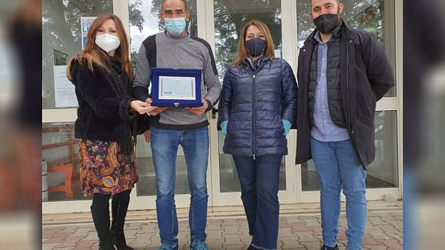 Erice, una targa al campione di braccio di ferro Giovanni Ferro