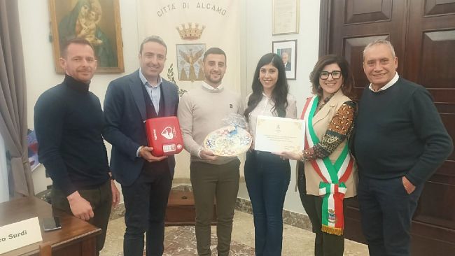 Alcamo, un nuovo defibrillatore per la città
