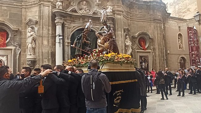 Misteri 2022, il portone si è aperto. Grande commozione in Piazza Purgatorio