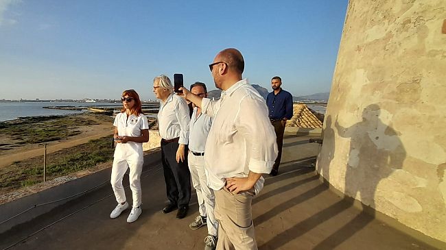 Trapani, Sgarbi visita le saline