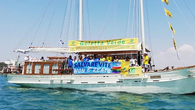 Mare inquinato, bagnanti a rischio la denuncia di Legambiente Crimiso