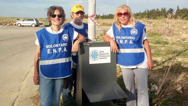 Collocati dall’Enpa due distributori di croccantini per cani randagi