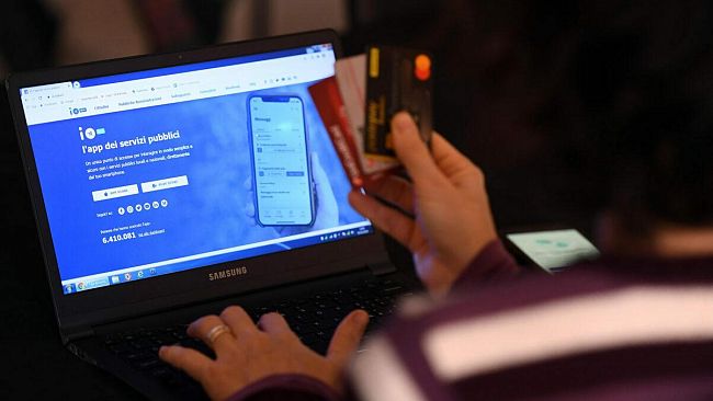 Cashback di Natale, entro inizio marzo i rimborsi. A rischio sospensione il Super Cashback