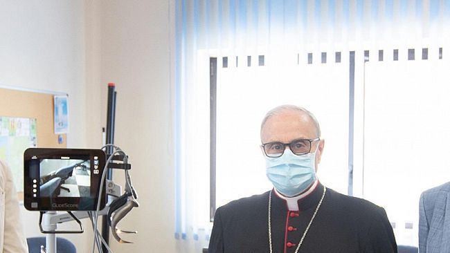 L’impegno della diocesi e il sogno realizzato del giovane Fabio Basone donato all’ospedale di Castelvetrano un videolaringoscopio