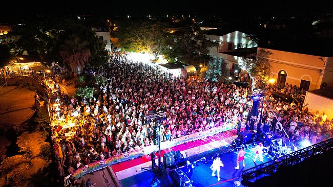Torretta Granitola, grande partecipazione in piazza per Radio Time 90 e Sergio Friscia
