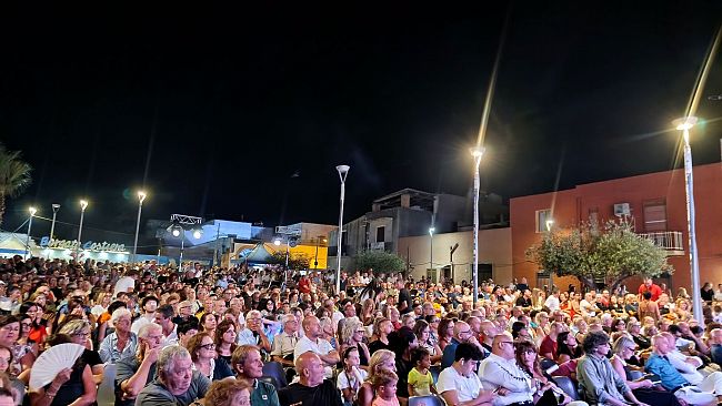 ​Borgata Costiera fa il pieno: successo per la prima serata della Festa del Pane e della Pasta