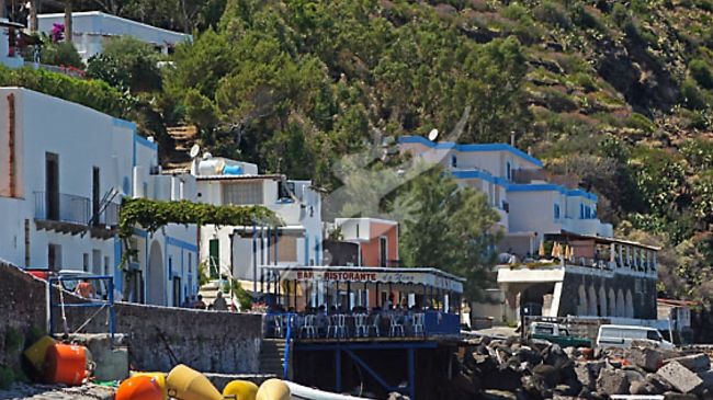 Messina. Filicudi senza bagni pubblici, cittadini “ospitano” turisti