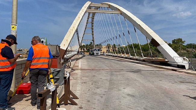 Mazara, ponte fiume Arena, effettuate prove di carico e mobilità
