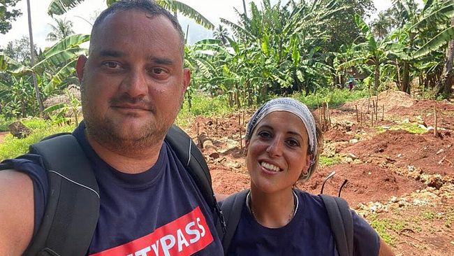 Maurizio e Sabrina, un viaggio in Tanzania per donare gioia