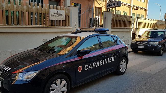 Trapani. Sorpresi a rubare ferro all’autoparco comunale, in manette due coniugi trapanesi
