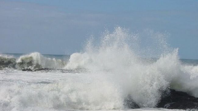 Marsala. Forte mareggiate sulle spiagge. Difficoltà per la pulizia