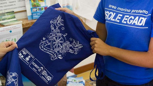Dalle Egadi: “No More Plastic Bags” per diminuire l’utilizzo di buste di plastica