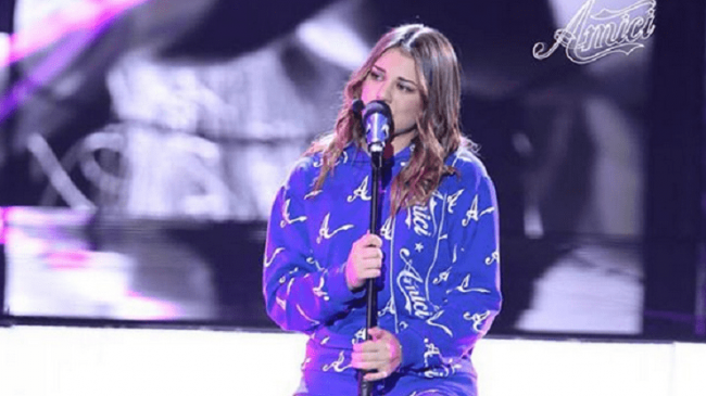 “Amici”, Carmen o Emma? In attesa del verdetto maxischermo nel centro storico di Trapani