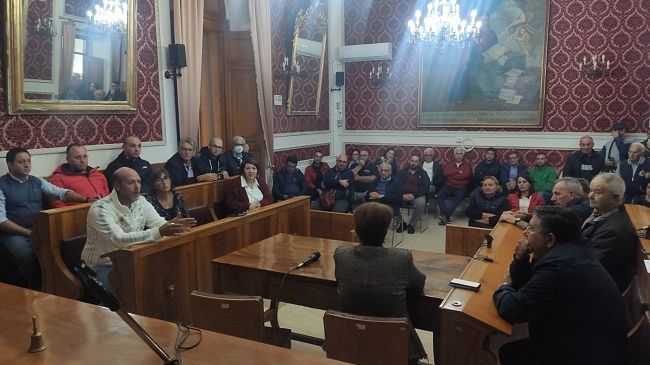 Agira: caro bollette, incontro tra amministrazione, consiglio e commercianti