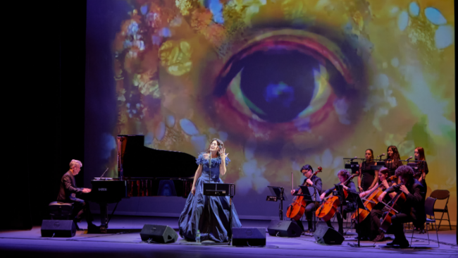 il-soprano-alcamese-luciana-di-bella-porta-il-suo-lullaby-nella-magia-del-tempio-di-segesta