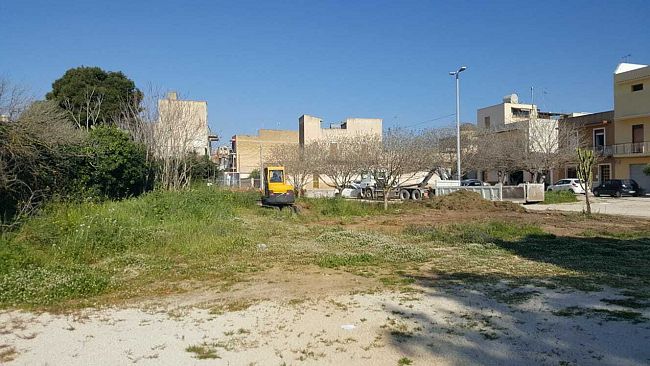 Lavori per sistemazione di un tratto di piazza Andrea Godino 