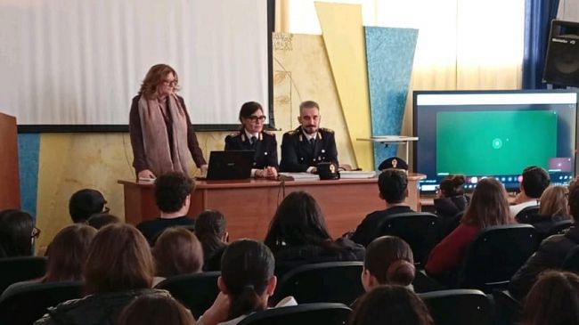 Mazara, la Polizia di Stato incontra gli studenti dell’Istituto 