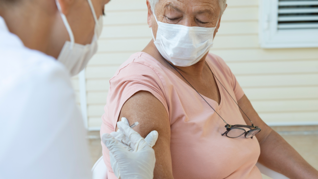 Vaccini, al via da oggi la quarta dose per i soggetti fragili