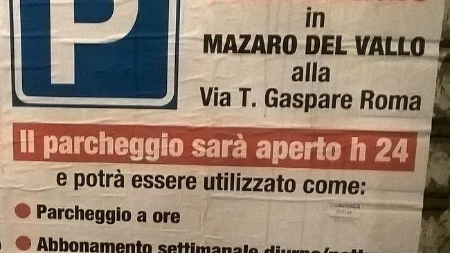Mazara, quel “frivolo” manifesto sul parcheggio comunale di via “T. Gaspare Roma”