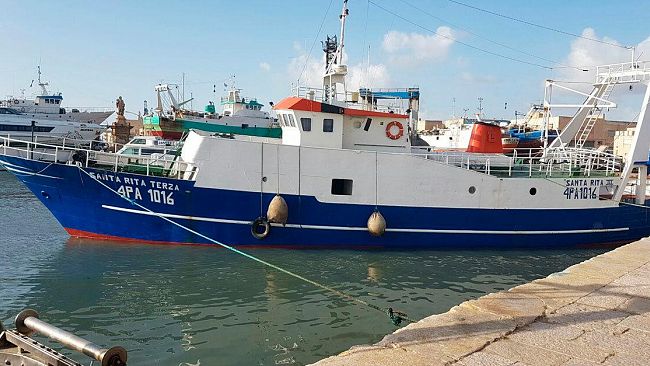 VIDEO – Mazara, pescherecci incagliati nel porto canale. Escavazione? Un sogno…