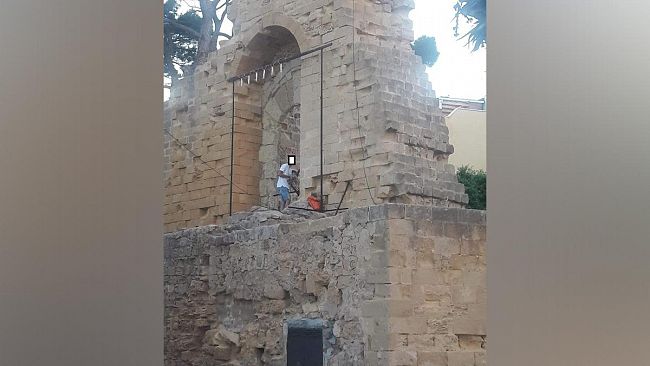 Interrogazione M5S Mazara – Arco Normanno potatura pino