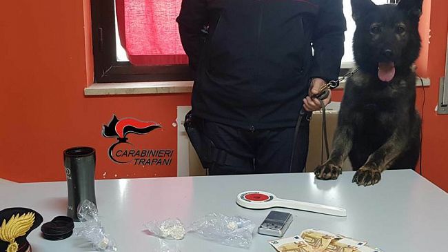 Trapani, cocaina ed eroina a casa. Arrestato 35enne