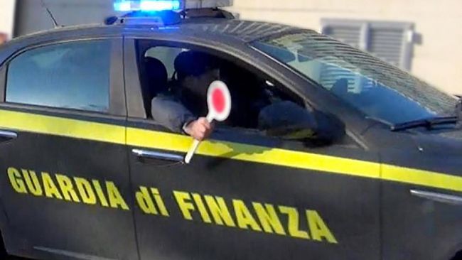 GDF Trapani. Sequestrati 4000 articoli natalizi pericolosi