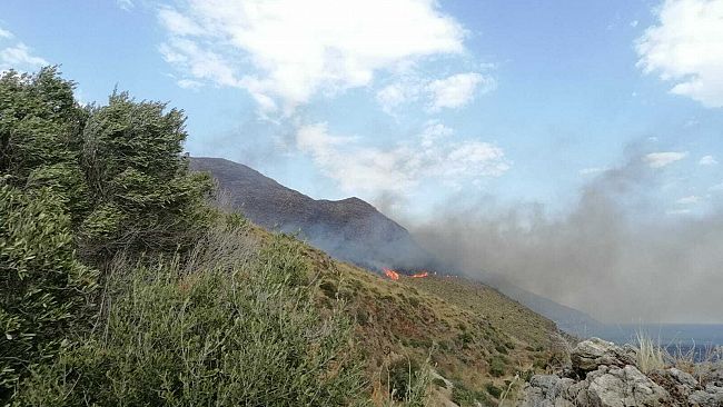 Fiamme anche alla Riserva dello Zingaro, situazione drammatica intorno a San Vito