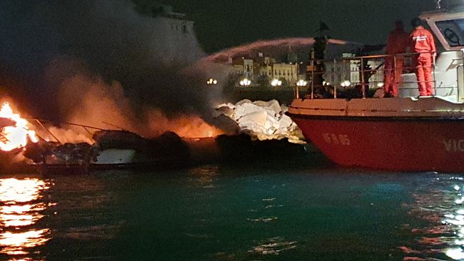 Porto di Trapani. Incendio di tre imbarcazioni da diporto